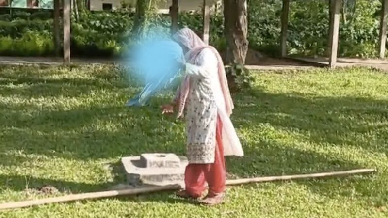 प्रिंसिपल फातेमा खातून ने तिरंगे को पैर से मोड़ा, Video Viral होने पर असम पुलिस ने किया गिरफ्तार, कहा- राष्ट्रीय ध्वज का अपमान बर्दाश्त नहीं