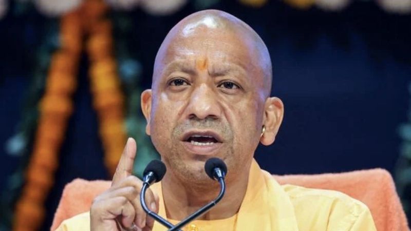 ‘मुगलों ने लूटा, अंग्रेजों ने किया तबाह, फिर सपा-कांग्रेस ने मिटा दी पहचान…’ एटा में सीएम योगी का विपक्षियों पर फूटा गुस्सा