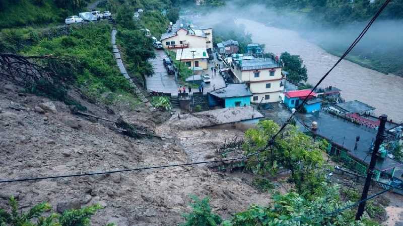 उत्तराखंड: थराली में बादल फटने से तबाही, एसडीएम आवास समेत कई घरों में घुसा मलबा