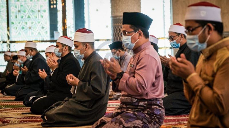 नमाज न अदा करने पर 2 साल की जेल और 60 हजार का जुर्माना...इस मुस्लिम देश की कट्टरता देख हिल गई दुनिया, जमकर हो रही आलोचना