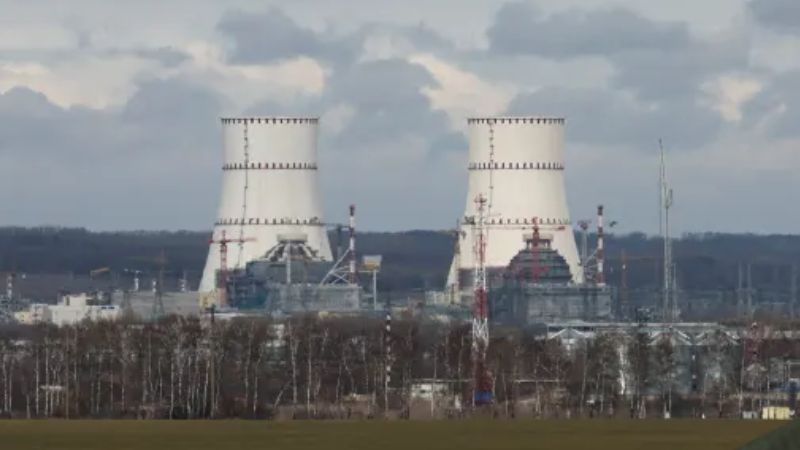 रूस के न्यूक्लियर प्लांट पर यूक्रेन का बड़ा हमला... स्वतंत्रता दिवस की वर्षगांठ पर एक साथ दागे 95 ड्रोन, कई उड़ानों पर लगी रोक, फ्यूल टर्मिनल को भारी नुकसान