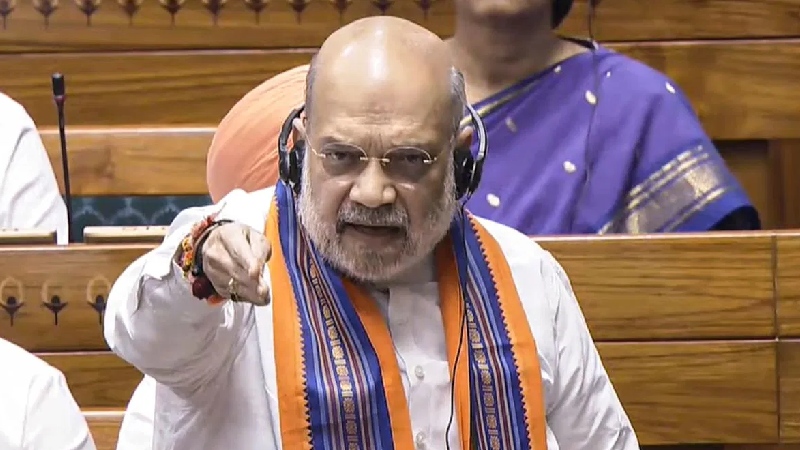 अमित शाह पर फेंके कागज के गोले, बिल की कॉपी फाड़ी... पीएम-सीएम-मंत्रियों की बर्खास्तगी वाले विधेयक पर लोकसभा में विपक्ष का जबरदस्त हंगामा