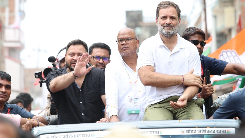 घर-घर बंटेगा 'अधिकार' का पर्चा... वोट अधिकार यात्रा के साथ विपक्ष का एक और मास्टरप्लान, अखिलेश यादव भी पहुंचेंगे बिहार