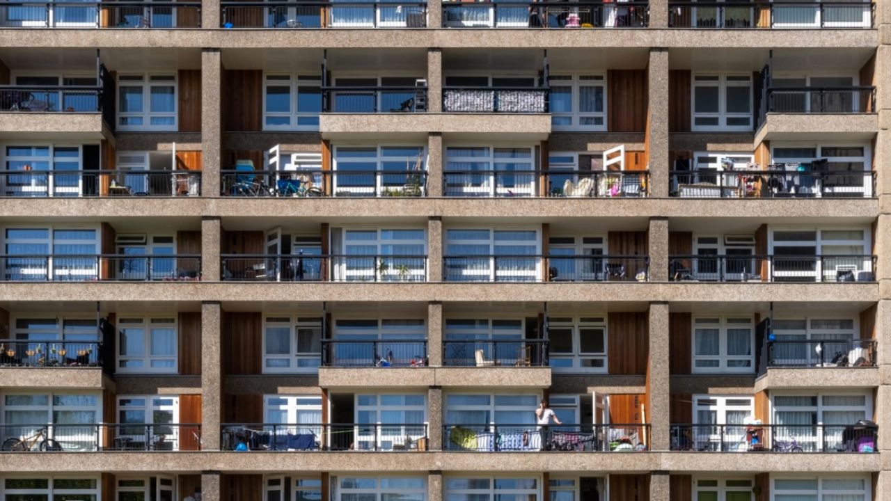 घर खरीदने का सुनहरा मौका! GST घटते ही 2BHK फ्लैट पर 2 लाख तक की बचत