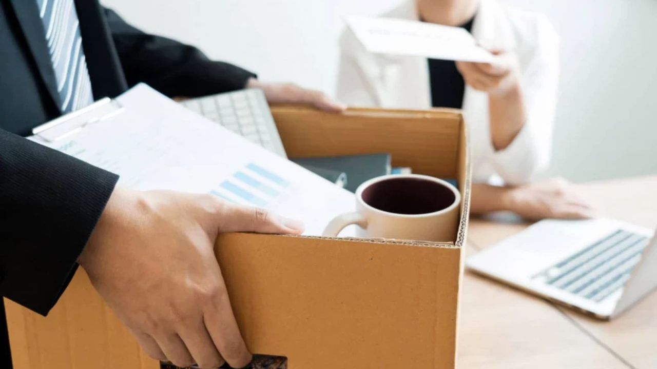 भारत में Lay-off का संकट गहराया, जानें ट्रंप के टैरिफ से कितनी नौकरियां जाएंगी