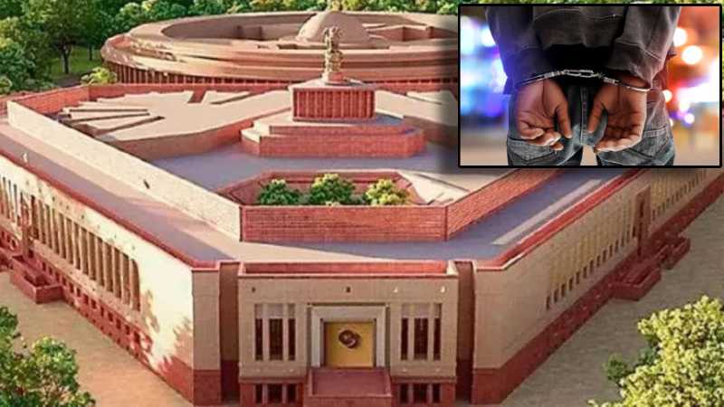 संसद भवन की सुरक्षा में सेंध, दीवार फांद कर अंदर घुसा एक अज्ञात शख्स हिरासत में, जांच जारी