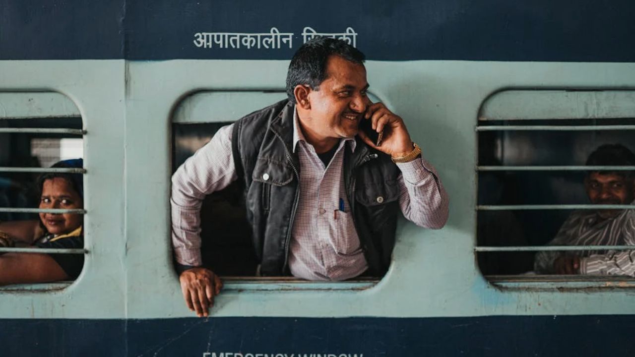 छठ, दिवाली में ट्रेन टिकट मिलना मुश्किल? अपनाएं ये 5 ट्रिक्स और पाएं कन्फर्म सीट!