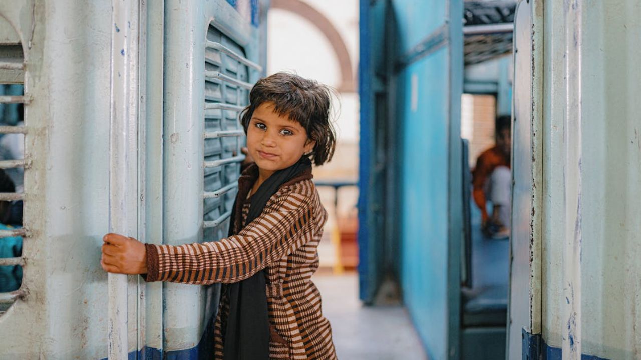 छठ-दशहरा-दिवाली पर घर जाने की है प्लानिंग? ट्रेन टिकट बुकिंग शुरू, जल्दी करें कन्फर्म! रेलवे ने कर दिया पुख्ता इंतजाम