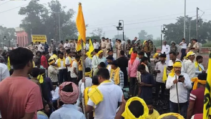 झारखंड : एसटी दर्जे की मांग को लेकर कुड़मी समाज का रेल रोको आंदोलन, 100 से ज्यादा स्टेशनों पर सेवाएं प्रभावित