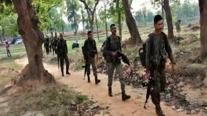 छत्तीसगढ़: दंतेवाड़ा में 71 नक्सलियों ने किया आत्मसमर्पण, सभी पर 64 लाख रुपए तक का इनाम था, साय सरकार को मिली बड़ी सफलता