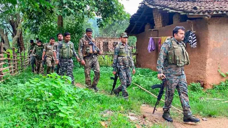 झारखंड के पलामू में नक्सली मुठभेड़, दो जवान शहीद, एक गंभीर रूप से घायल