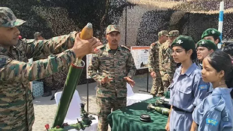 हरियाणा: करनाल में वीर शहीदी दिवस पर हथियार प्रदर्शनी, शहीद विनय नरवाल को दी श्रद्धांजलि