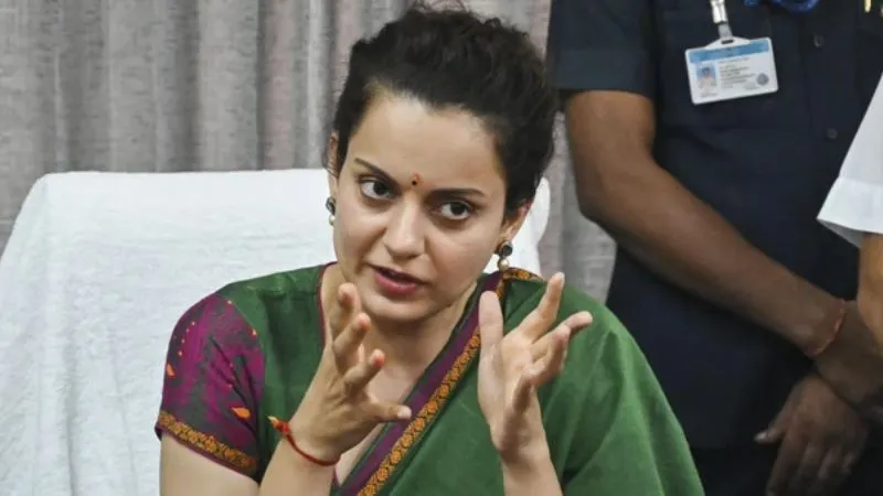 आपदा पीड़ितों के सामने अपने रेस्टोरेंट का घाटा बताने लगी कंगना, कहा- ‘मेरे रेस्टोरेंट में 50 रुपए का बिजनेस हुआ’