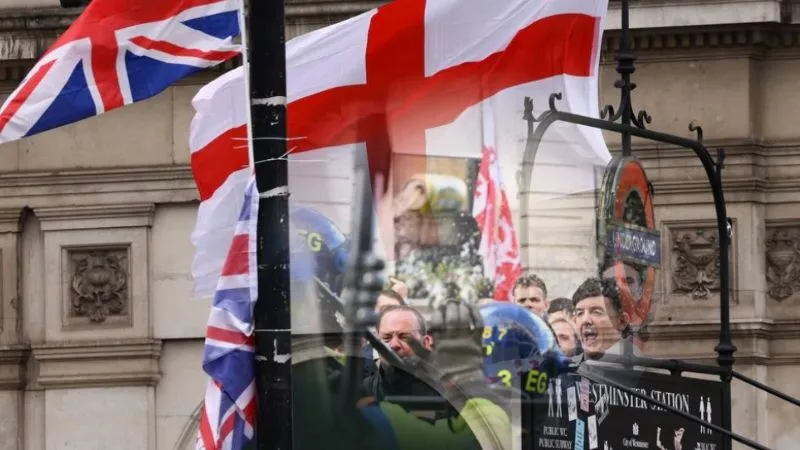 मुस्लिमों से दहशत, रिवर्स गुलामी का डर, तेजी से बदल रही ब्रिटेन की डेमोग्राफी... लंदन में हुए विशाल प्रवासी विरोधी आंदोलन की जड़ क्या है?