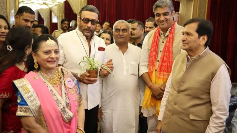 मुंबई में महिला कौशल विकास एक्सपो का आयोजन, गाय के गोबर से बने उत्पादों ने खींचा सबका ध्यान, जैकी श्रॉफ ने की तारीफ