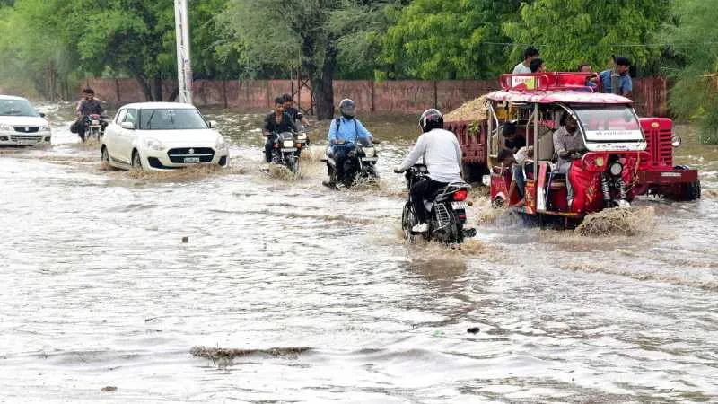 राजस्थान में भारी बारिश का अलर्ट: अगले 48 घंटे में बाढ़ जैसे हालात, कई जिलों में स्कूल बंद