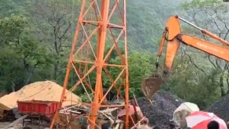 गुजरात में पावागढ़ हिल पर स्थित मां काली मंदिर के रोपवे का केबल तार टूटने से 6 लोगों की मौत, प्रशासन द्वारा बचाव-कार्य जारी