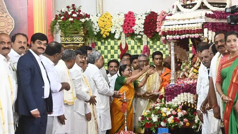 विरोध के बाद भी चामुंडेश्वरी मंदिर पहुंचकर 'मैसूर दशहरा उत्सव' का किया उद्घाटन, जानें कौन हैं मुस्लिम समाजसेवी बानू मुश्ताक?