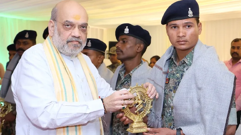 'जब तक सारे नक्सली आत्मसमर्पण नहीं करेंगे, मोदी सरकार चैन से नहीं बैठेगी...', अमित शाह ने 'ऑपरेशन ब्लैक फॉरेस्ट' के जवानों को किया सम्मानित
