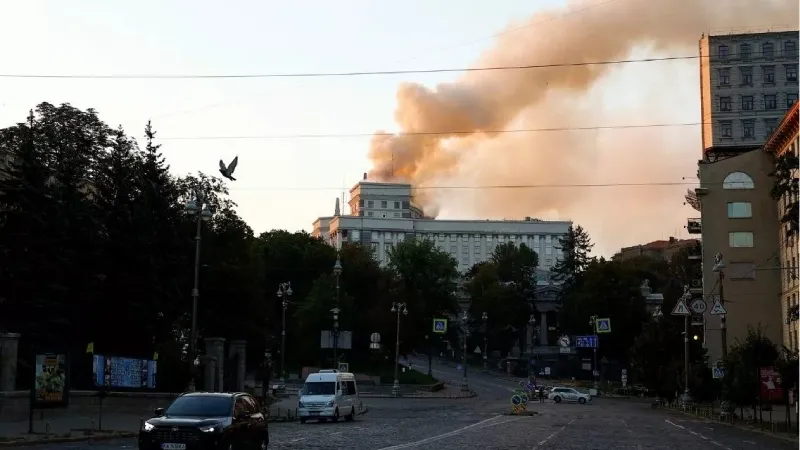 800 से ज्यादा ड्रोन का इस्तेमाल, मिसाइल से भी बरपा कहर, रूस ने यूक्रेन पर किया सबसे बड़ा हवाई हमला, कैबिनेट बिल्डिग भी धुआं-धुआं