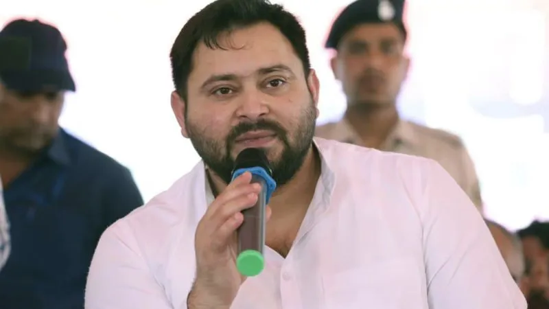 बिहार चुनाव से पहले ‘माई-बहिन योजना’ पर छिड़ी जंग, तेजस्वी यादव ने नीतीश सरकार पर साधा निशाना, बोले- डराया-धमकाया तो कोर्ट तक घसीटेंगे