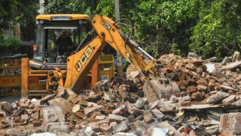 लव जिहाद गैंग पर मोहन सरकार की बड़ी कार्रवाई, भोपाल में आरोपी साद और साहिल के घरों पर गरजा बुलडोजर