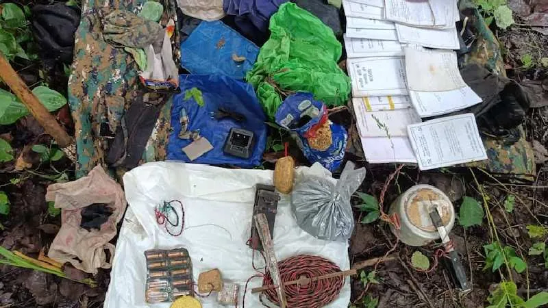 छत्तीसगढ़: अबुझमाड़ के जंगलों से भारी मात्रा में विस्फोटक व नक्सली सामग्री बरामद, नारायणपुर को नक्सलमुक्त बनाने की दिशा में बड़ी सफलता