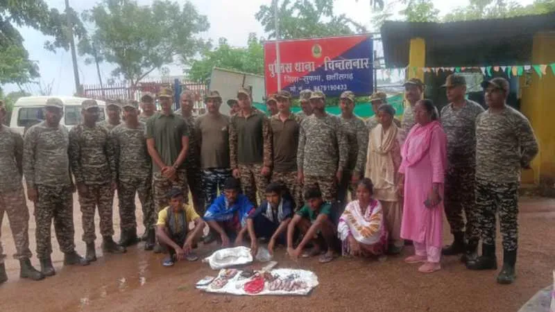 छत्तीसगढ़ के सुकमा में बड़ी कार्रवाई: पांच नक्सली विस्फोटक के साथ गिरफ्तार, एक पर ₹1 लाख का इनाम
