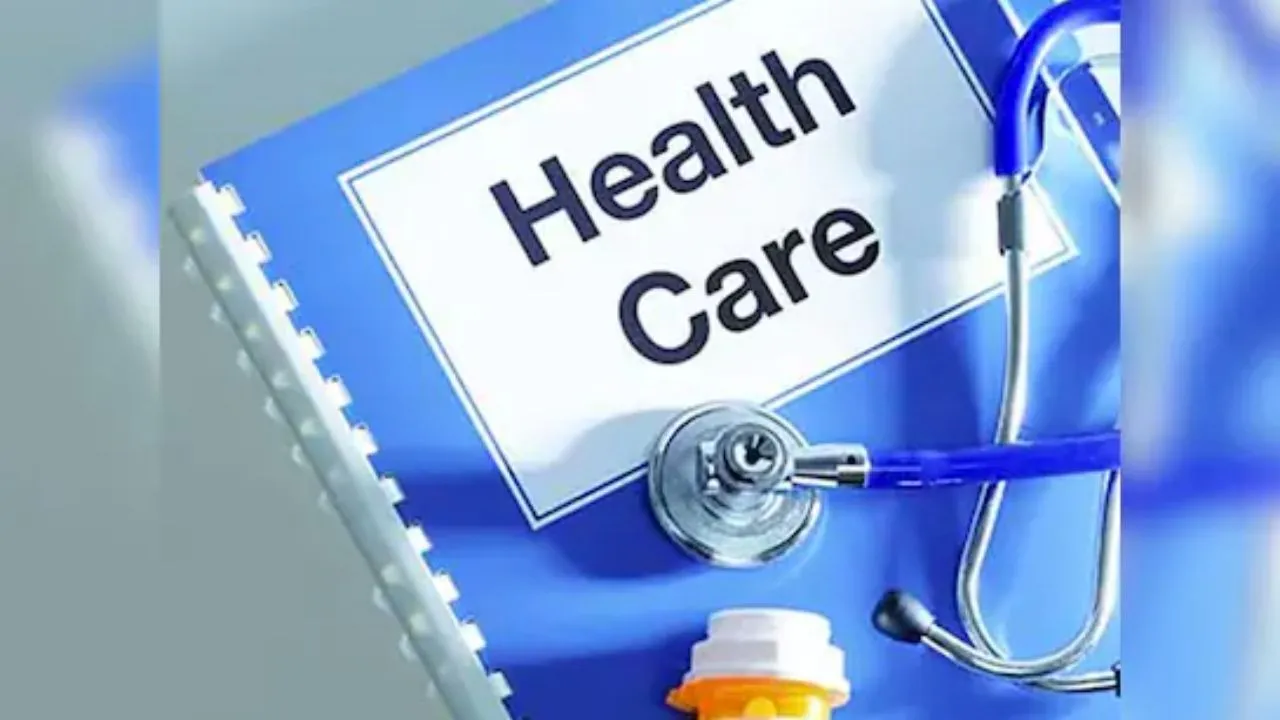 Government Scheme: सिर्फ ₹20 में ₹2 लाख का बीमा, फिक्स पेंशन और फ्री इलाज!