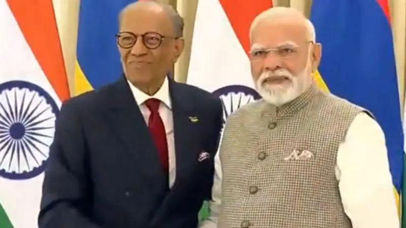 'हम दो अलग देश, पर हमारे सपने एक...', वाराणसी में मॉरीशस के पीएम के साथ द्विपक्षीय बैठक में बोले पीएम मोदी, आर्थिक पैकेज का किया ऐलान