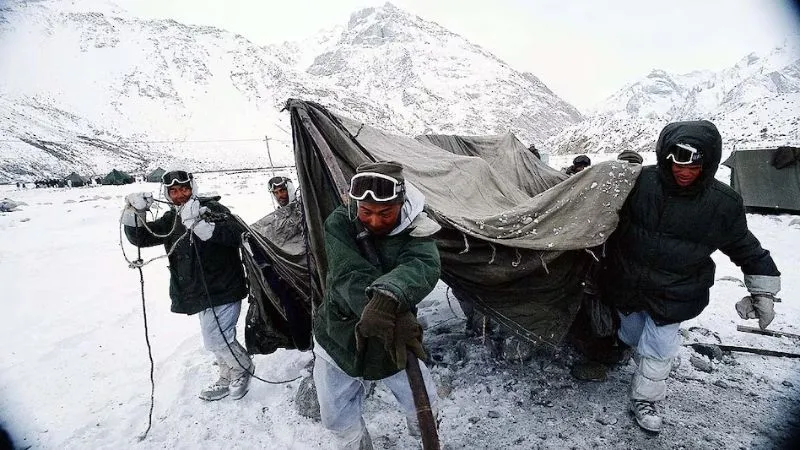 लद्दाख के सियाचिन में सेना के बेस कैंप के पास बड़ा हादसा, हिमस्खलन से पेट्रोलिंग कर रहे दो अग्निवीर समेत सेना के तीन जवान शहीद