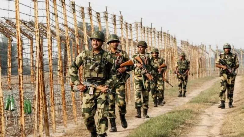 बर्फबारी के बीच पाकिस्तान की घुसपैठ की कोशिशें तेज, बीएसएफ पूरी तरह सतर्क