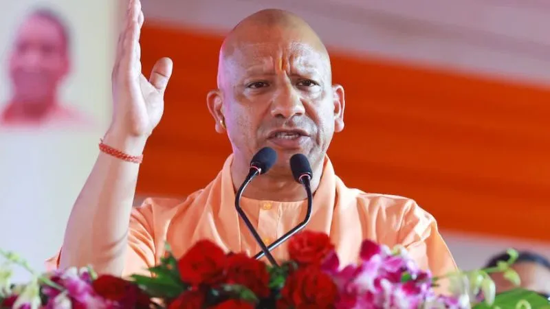 2 दिन के दौरे पर दिल्ली पहुंचे सीएम योगी, जेवर एयरपोर्ट का उद्घाटन से पहले किया निरीक्षण, पीएम मोदी, अमित शाह और राजनाथ को देंगे न्यौता