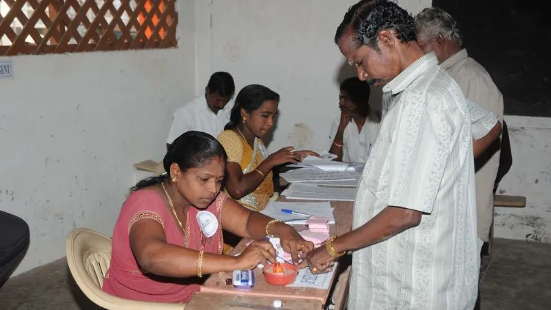 बिहार चुनाव में चतुर्थ श्रेणी कर्मचारियों के लिए बड़ी खुशखबरी : अब 200 रुपये नहीं, मिलेगा यह नया भत्ता और राहत