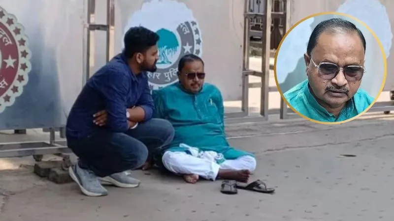 बिहार चुनाव को लेकर पटना में सरगर्मी तेज, CM नीतीश के आवास के बाहर धरने पर बैठे JDU MLA गोपाल मंडल
