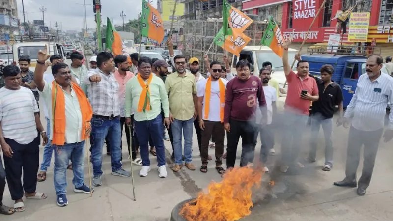 चाईबासा में पुलिस लाठीचार्ज के बाद हंगामा: भारी वाहनों के ‘नो एंट्री’ की मांग को लेकर जिला बंद, CM हेमंत सोरेन पर आरोप