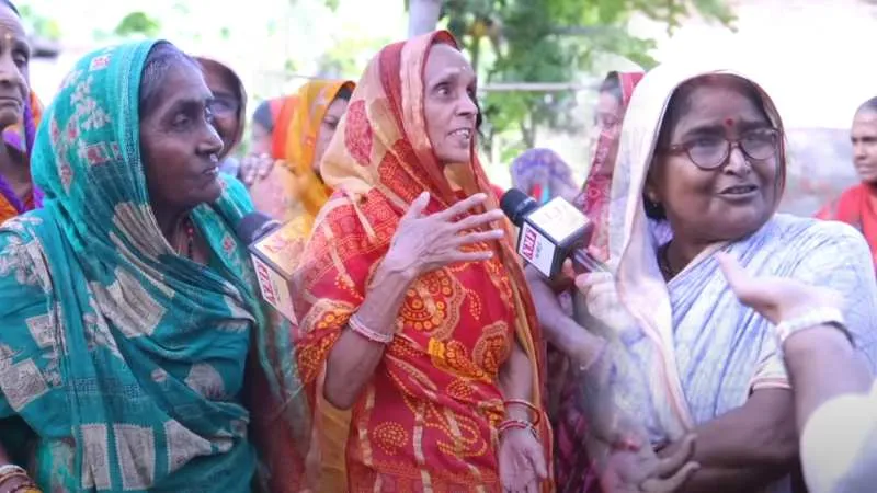 जो लोग पूछते हैं Modi का परिवार कौन है… वो Bihar की महिलाओं की दहाड़ सुन लें
