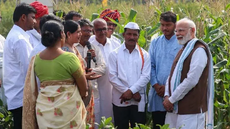 प्रधानमंत्री मोदी ने की किसानों से सीधी बात, शुरू की 'धन धान्य' और 'दलहन आत्मनिर्भरता' योजनाएं