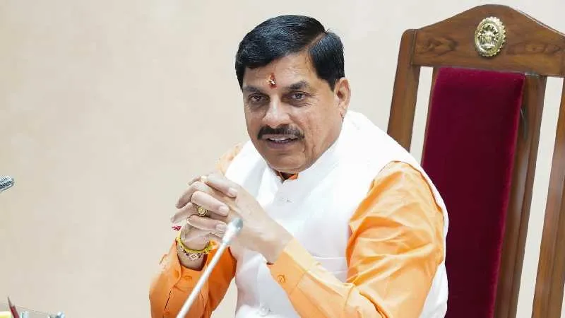 सिवनी लूट कांड पर सीएम मोहन यादव का सख्त रुख, एसडीओपी सहित 11 पुलिसकर्मी निलंबित, पांच हिरासत में