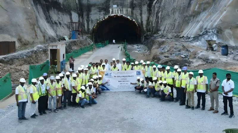 छत्तीसगढ़ के विकास को मिली नई उड़ान... 12 महीने में बनकर तैयार हुई पहली सुरंग, CM विष्णु ने जताया नितिन गडकरी का आभार