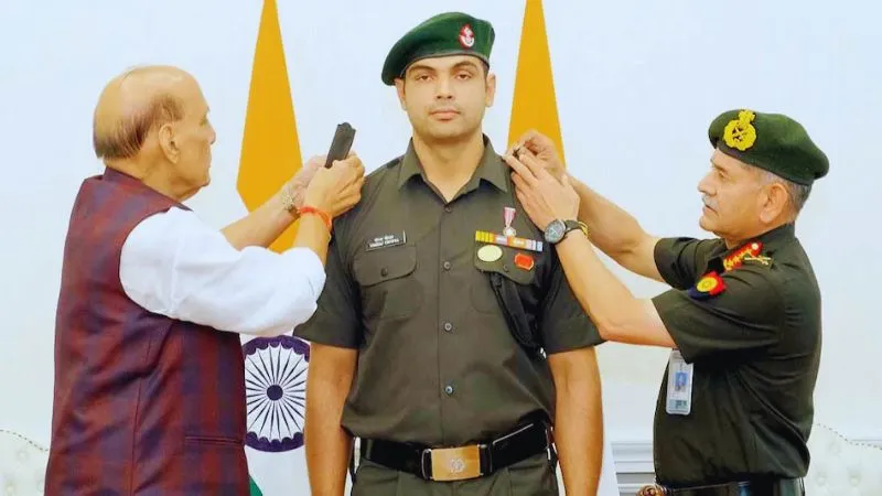 नीरज चोपड़ा बने लेफ्टिनेंट कर्नल, रक्षा मंत्री राजनाथ सिंह और सेना प्रमुख ने प्रदान की मानद उपाधि