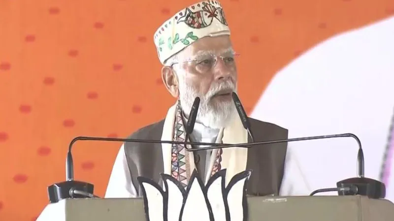 बिहार में PM मोदी ने फूंका चुनावी बिगुल...समस्तीपुर रैली में लोगों की जेब से मोबाइल निकलवाकर RJD पर कसा तंज