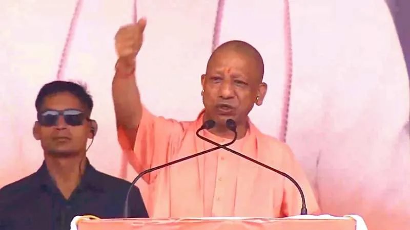 बारिश में भी 'जय श्री राम' के नारों से गूंजा वैशाली, योगी बोले- राहुल गांधी आए तो एनडीए की जीत तय