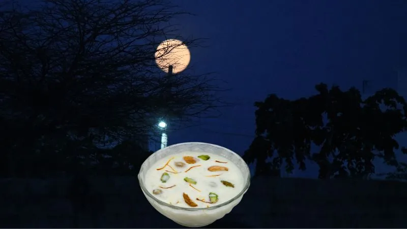 आज शरद पूर्णिमा की रात चांद की शक्तियों से करें अपना कल्याण, जानें किस मुहूर्त में रखें खीर और किन बातों से रहें सावधान