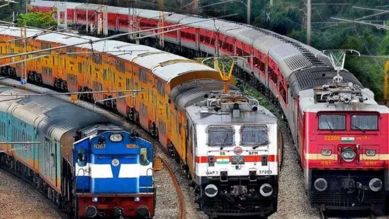 दिवाली और छठ पर घर जाने वाली यात्रियों के लिए रेलवे की बड़ी सौगात, 1,702 स्पेशल ट्रेनें चलाने का लिया बड़ा फैसला, जानें पूरी खबर