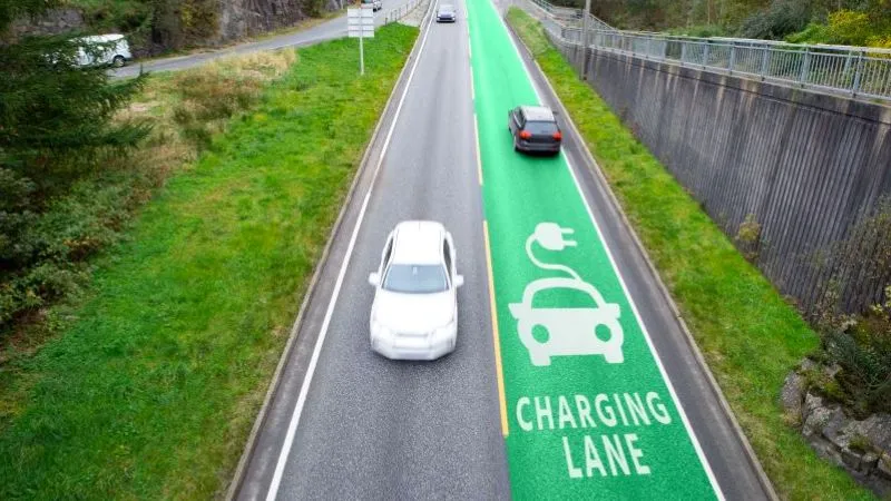 अब सड़क ही बनेगी आपकी कार का चार्जिंग स्टेशन, शुरू हुआ दुनिया का पहला वायरलेस चार्जिंग मोटरवे