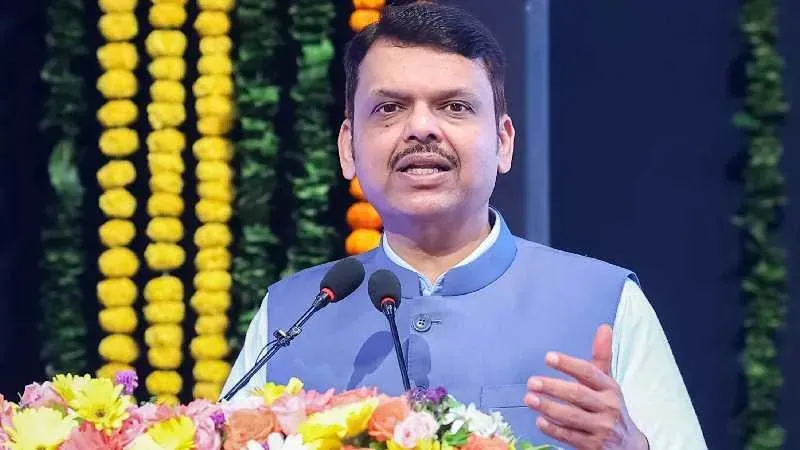CM Fadnavis पर बोल फंसी कांग्रेस, बीजेपी ने इटली, सोनिया दरबार सबकी याद दिला दी!