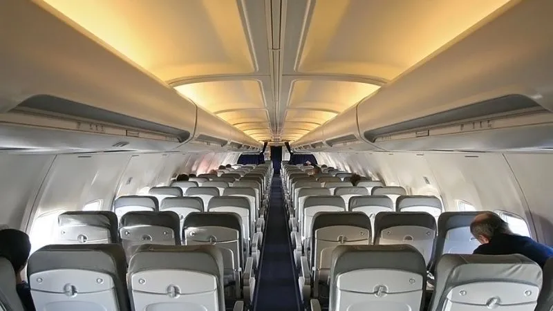 Indian Airline Rules: फ्लाइट में नहीं कर पाएंगे मोबाइल-लैपटॉप चार्ज, बदले गए नियम!