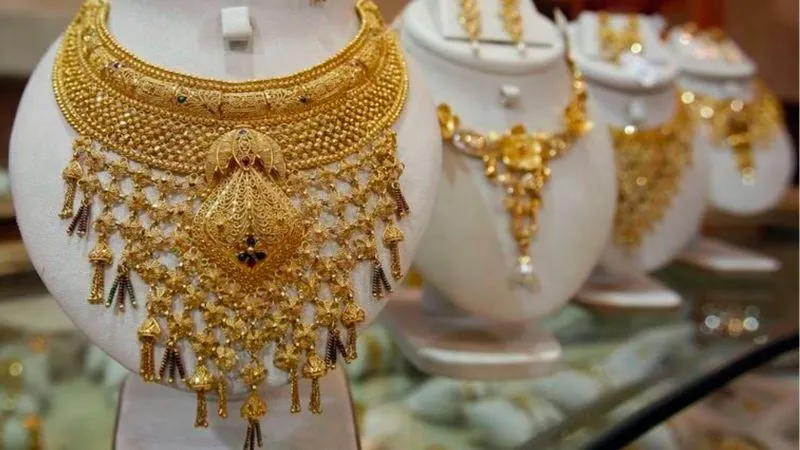 Gold Price: धनतेरस से पहले सोने की कीमत ने तोड़ा रिकॉर्ड, जानिए 3 बड़े कारण!