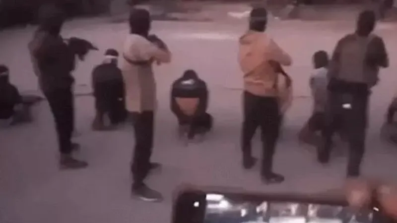 आंखों पर बांधी पट्टी, फिर घुटनों पर बिठाया... हमास ने बीच सड़क 8 लोगों को सिर में मारी गोली, अल्लाह-हू-अकबर के नारे लगाए